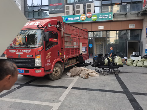 在绵阳搬了两次家,终于找到服务超赞的搬家公司-运帮工搬家!(图1) 在绵阳搬了两次家,终于找到服务超赞的搬家公司-运帮工搬家!(图1)